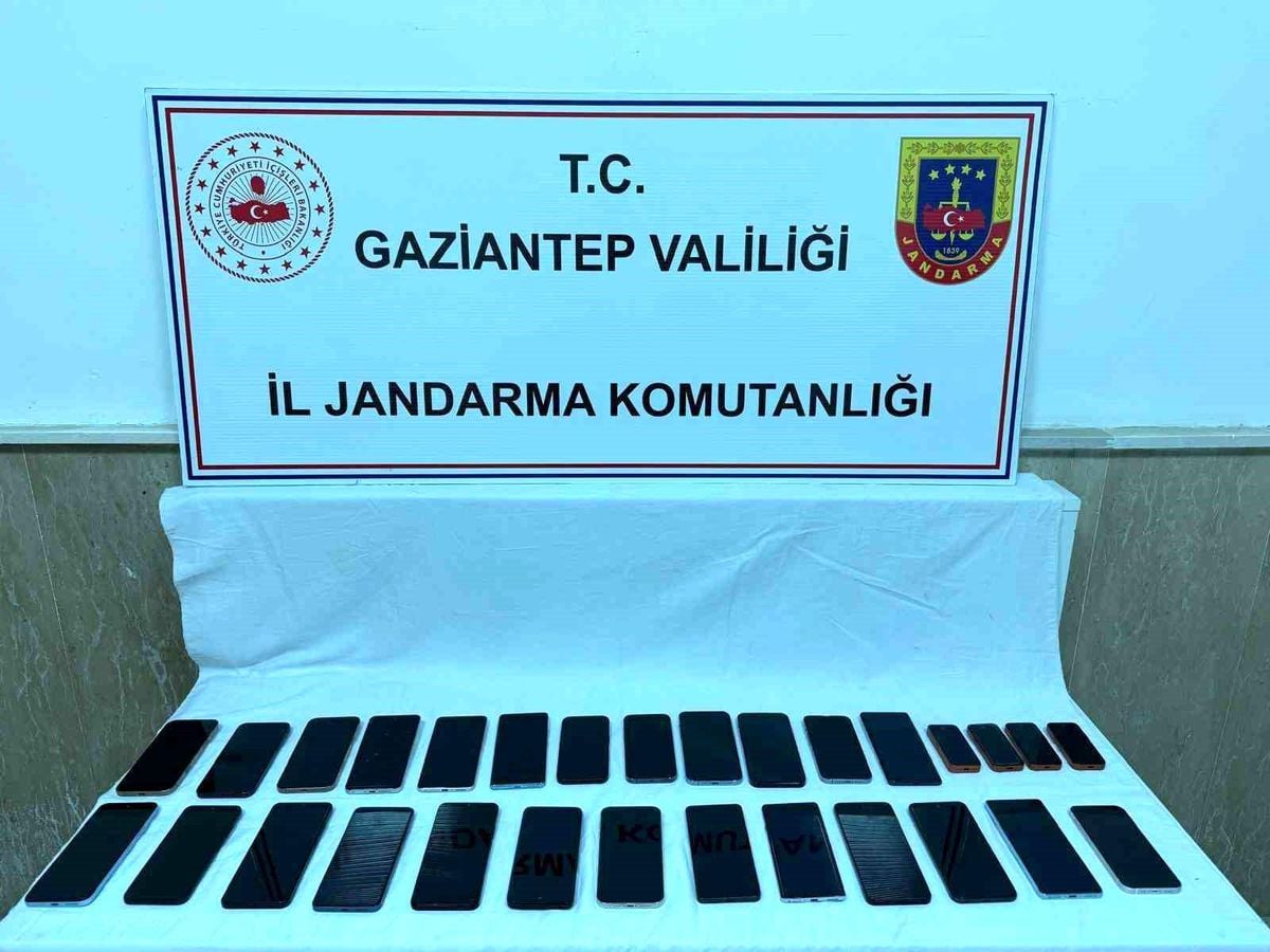 Gaziantep'te 1,7 milyon TL değerinde kaçak cep telefonu ele geçirildi