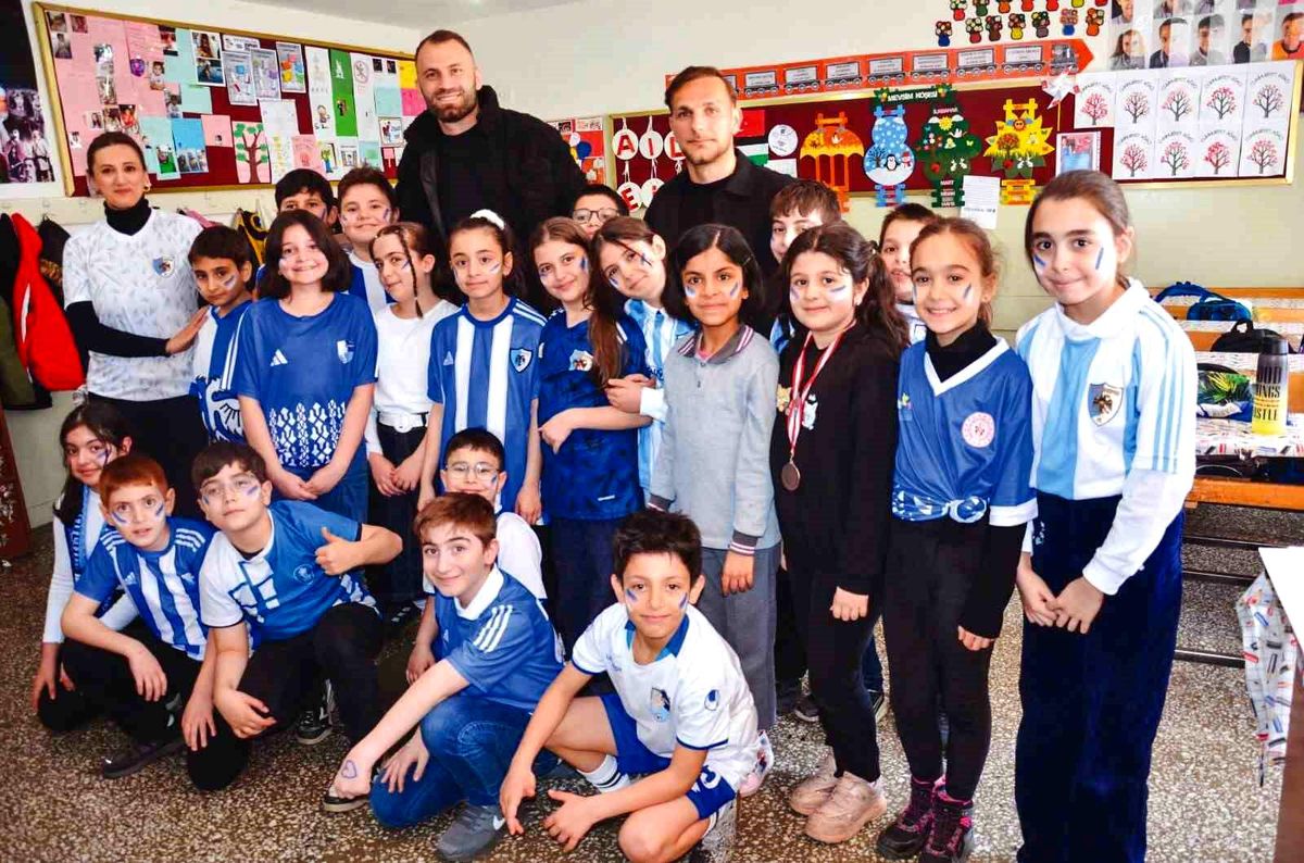 Mustafa Yumlu ve Sefa Akgün çocukların çağrısını cevapsız bırakmadı