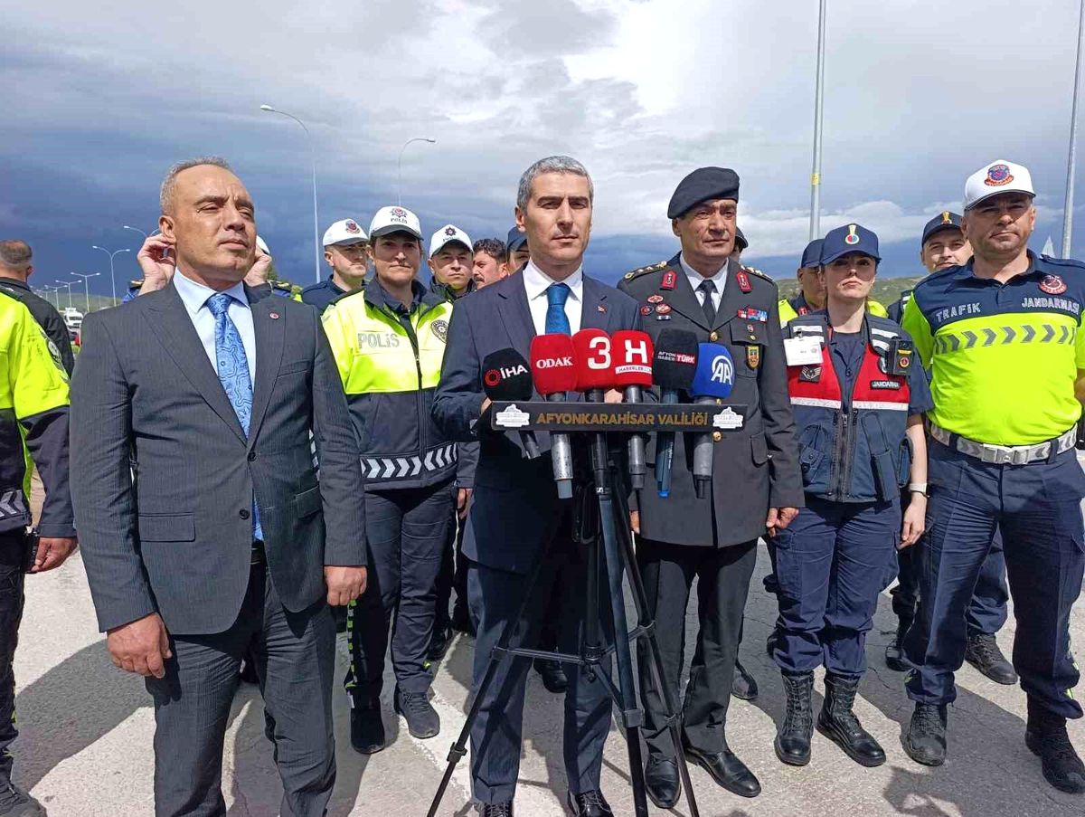 Vali Aktaş: "Bayram tatili boyunca Afyonkarahisar'dan 5 milyondan fazla araç geçişi bekleniyor"